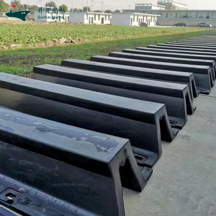 Порт қауіпсіздігін нығайту: Циндао SunKai Marine ішкі және халықаралық терминалдардағы айлақ операцияларын қорғау үшін док резеңке бампер жолақтарын жаппай шығарады